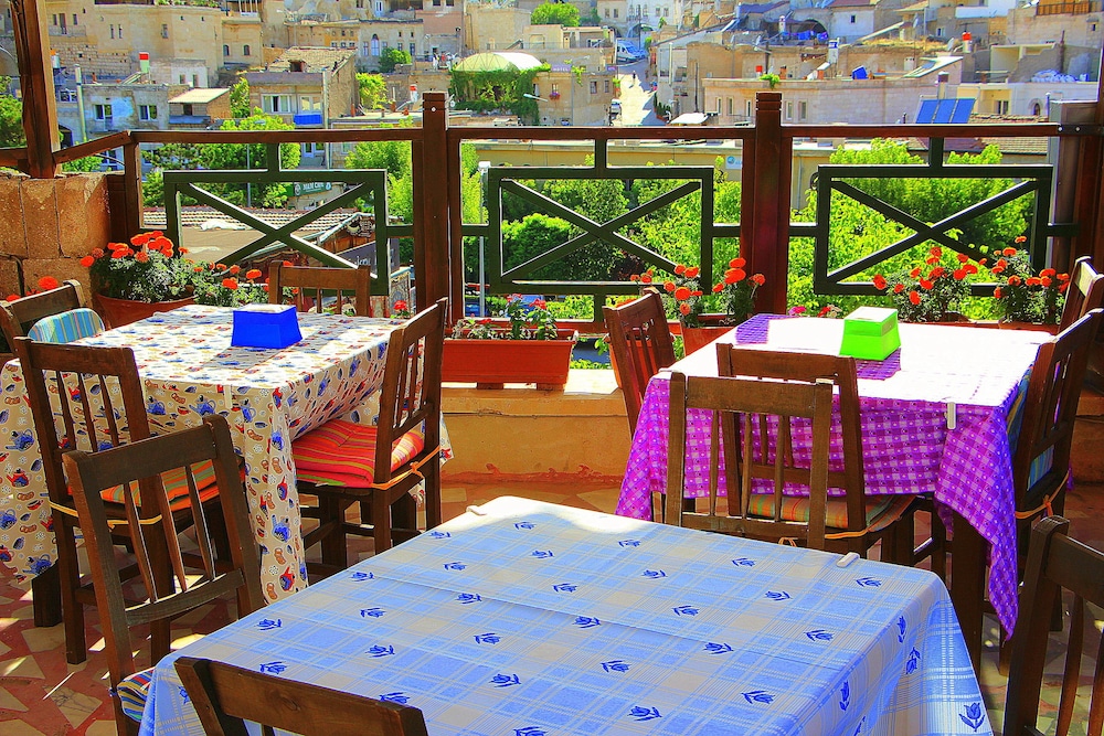 Oriental Cave Suites