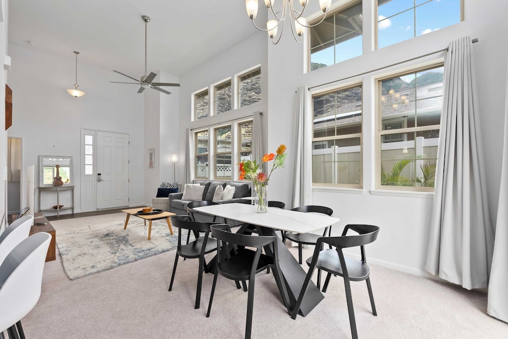 @marbella Lane - Elegant 3BR w/ Marvelous Views