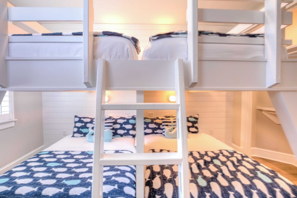 Coconut Cove by Avantstay Deck w/ Hot Tub, Access to 2 Pools