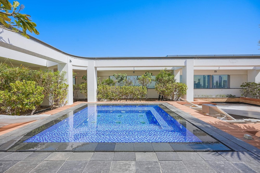 Sky Garden s Magnificent 1 Bedroom Apartment Perfect for 4