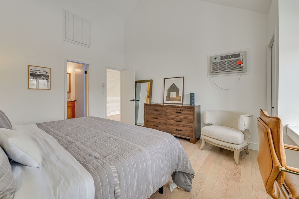 Walk to Ski Lift: Family-friendly Windham Townhome