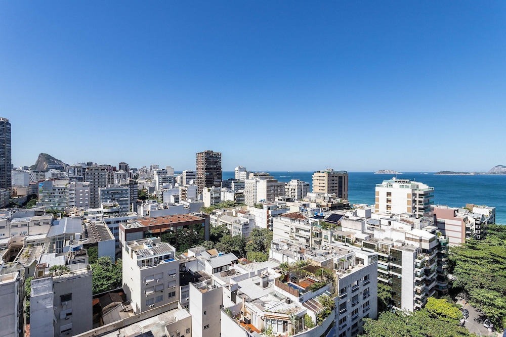 (1402) 2 Suítes, Vista para o Mar e Cristo