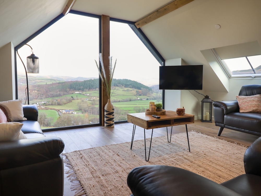 Tyn Llwyn Barn
