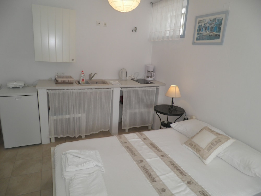 Kavalieros Studios - Property Image 40