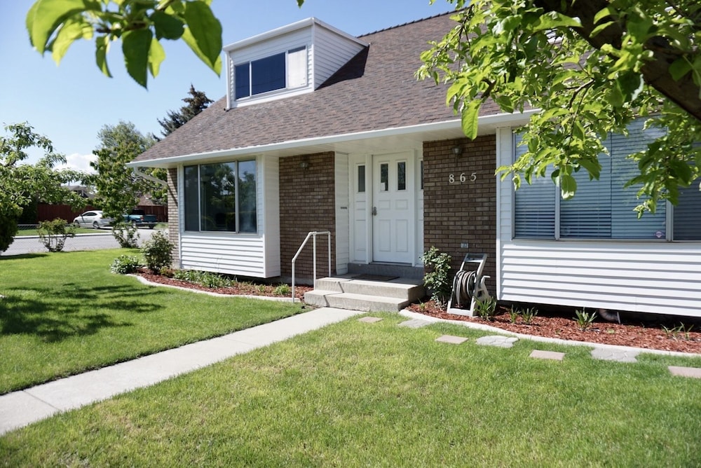 Large Room near UVU & BYU