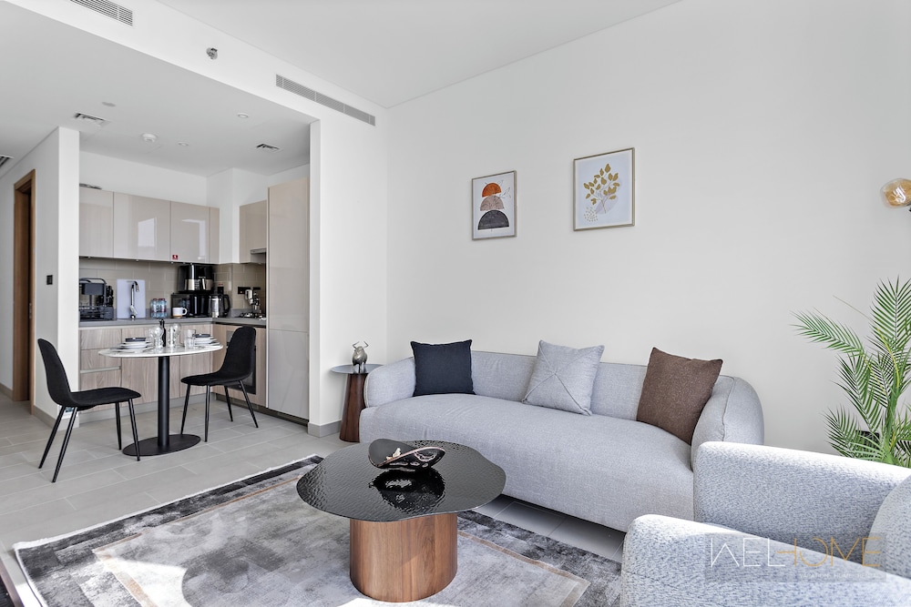 WelHome - Charming Apt With City Lights in Sobha Waves