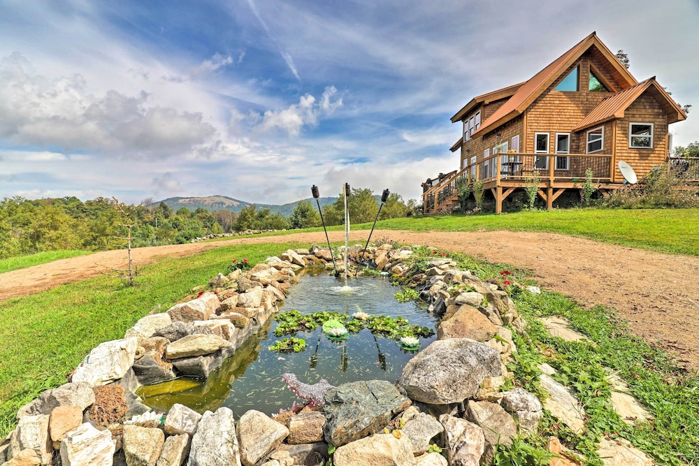 Deck + Mtn Views: Hot Springs Hideaway on 13 Acres