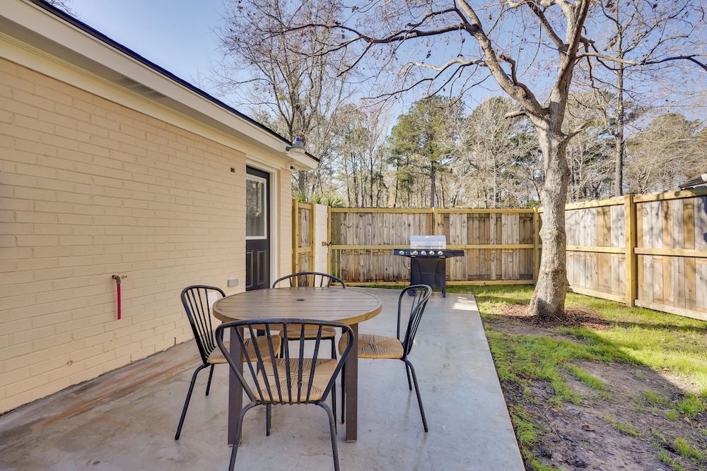 Patio + Yard: Family Home in North Charleston