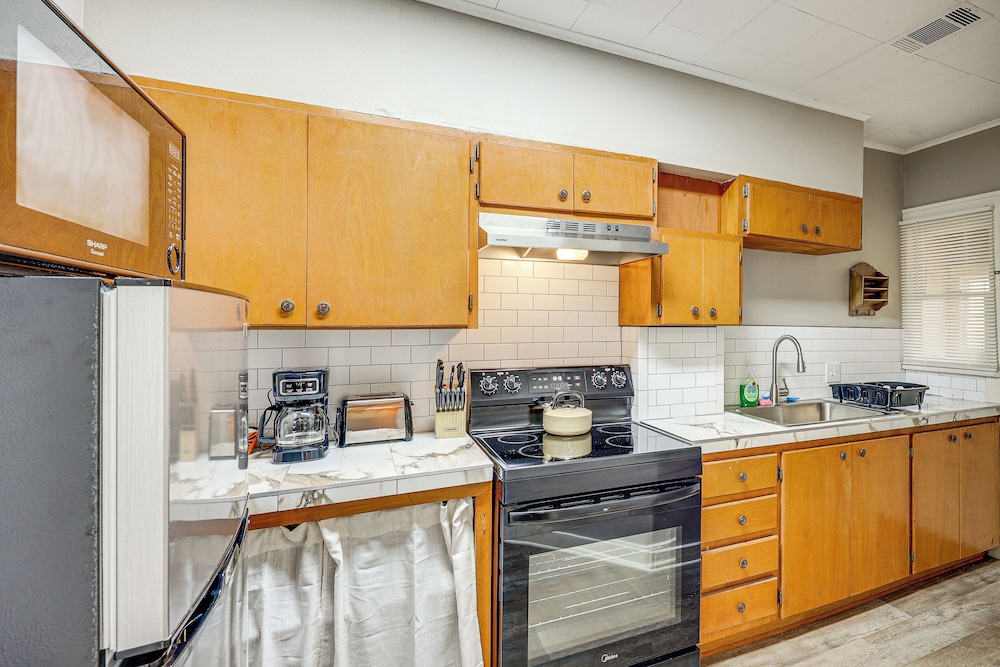 Easy Highway Access: Texarkana Condo Near Dtwn