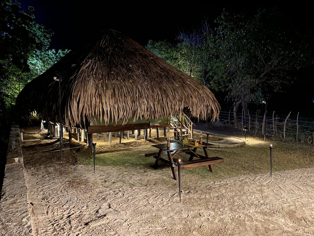Yala Lake View Cabanas