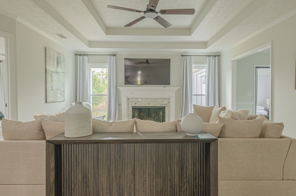6-Bed Artistic Home with Game room