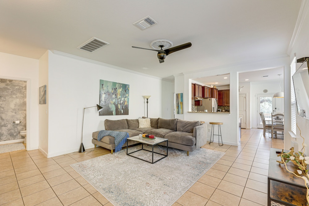 5 Mi to Lake Travis: Pet-friendly Home w/ Yard!
