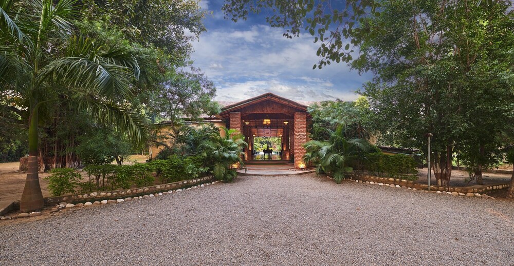 Aacorn Hideaway Resort & Spa