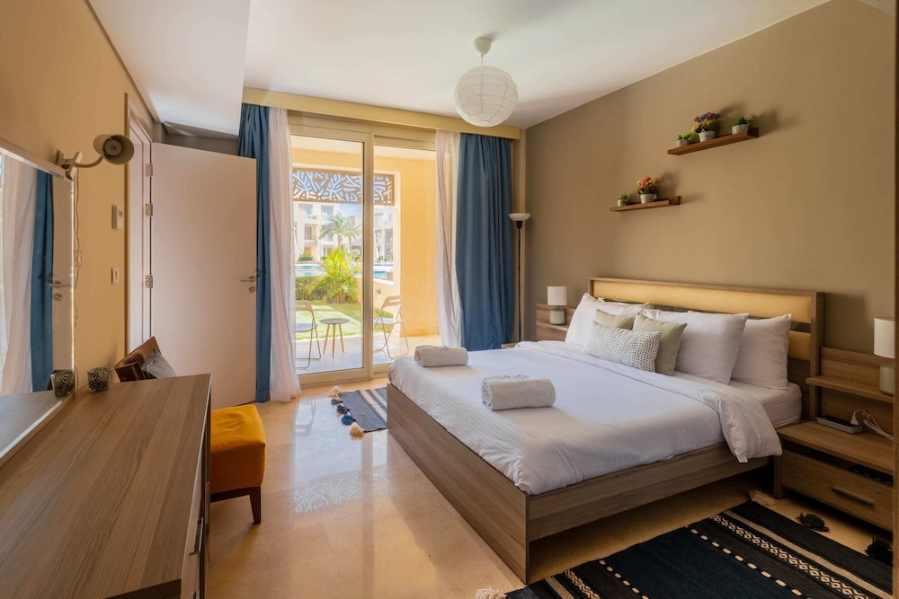 Xuru Stays I Exotic 1bdr w/ Outdoor Terrace Pool & Beach Access