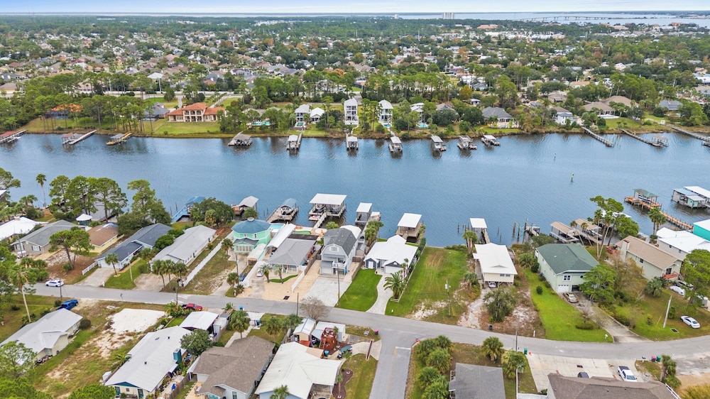 Lagoon Cocoon by Book That Condo