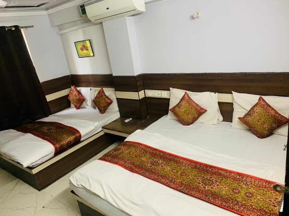 Hotel Churu Palace