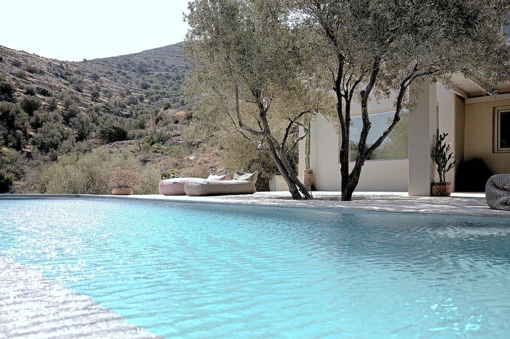 Villa Pegasus - Allparos Villas for 4-6