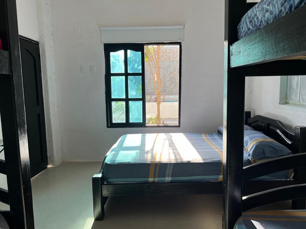 "room in Lodge - Tr-a1d Hostel Room Near Castillo San Felipe With Pool and Wifi" photo 2