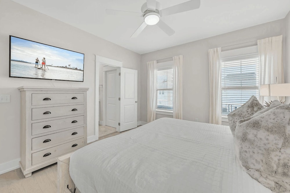 Nacho Beach House by Avantstay Inlet Beach Sleeps 10 + Pool