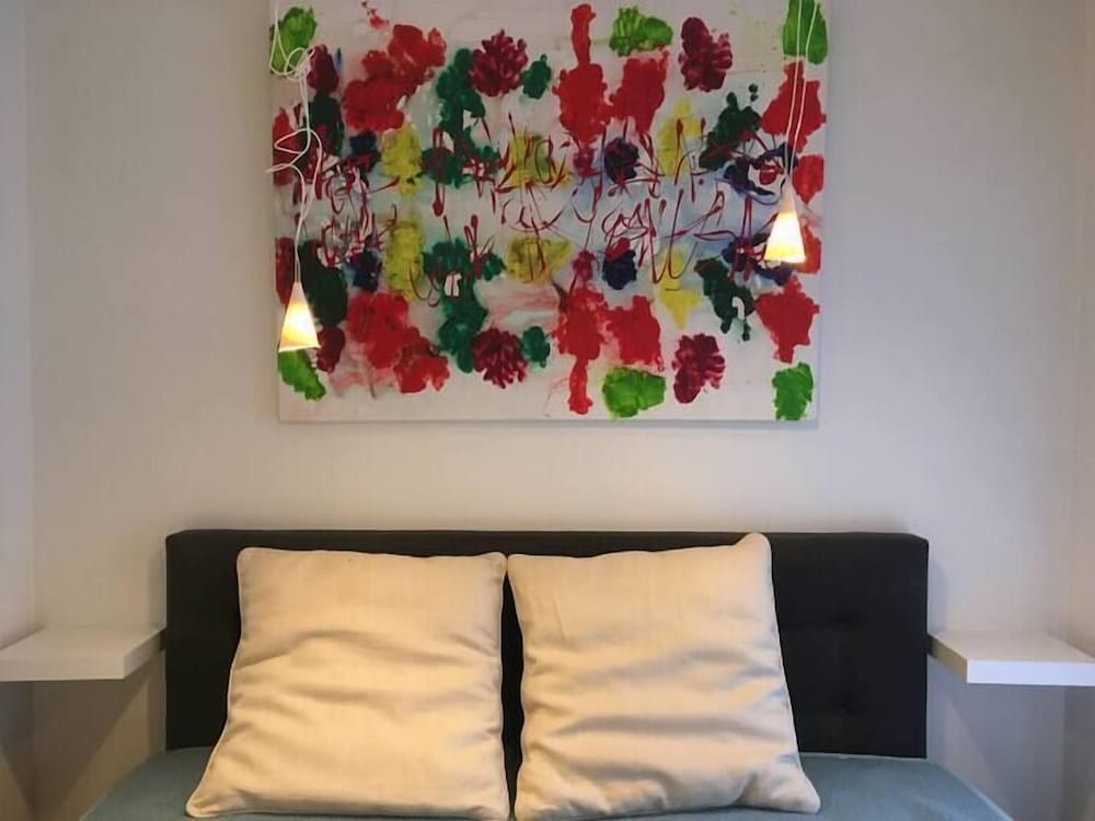 Huswell Artsy Family Apartment in City Center