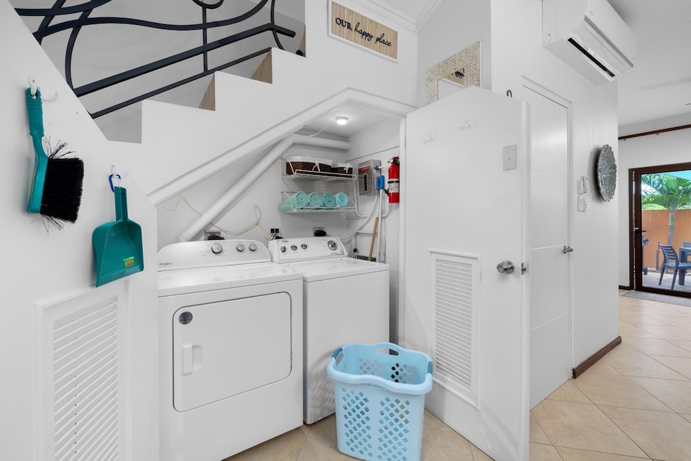 Gold Coast Townhome w Pools GYM 24 7 Security
