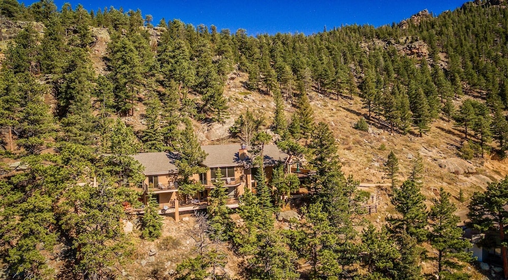 Cedar Upper Luxury Vacation At Windcliff 3 Bedroom Home by RedAwning - Property Image 10