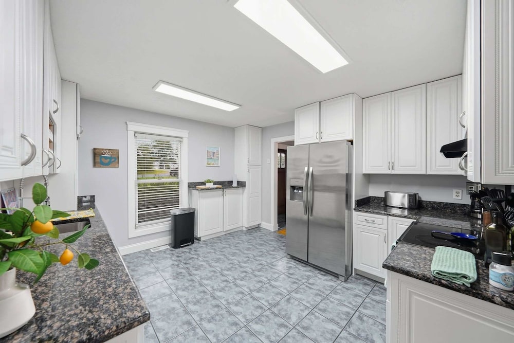 Waterfront Kent Island Retreat 5BR Sleeps 12 Near Weddings Annapolis