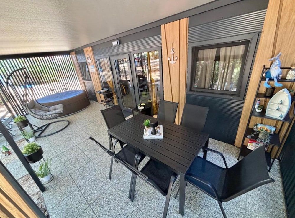 TJ Escape - Mobile Home With Hot Tub And Terrace