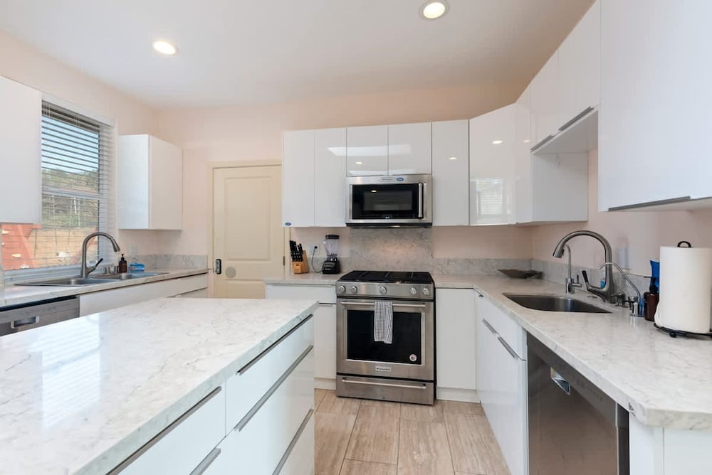 Spacious Single Level Home In Poway