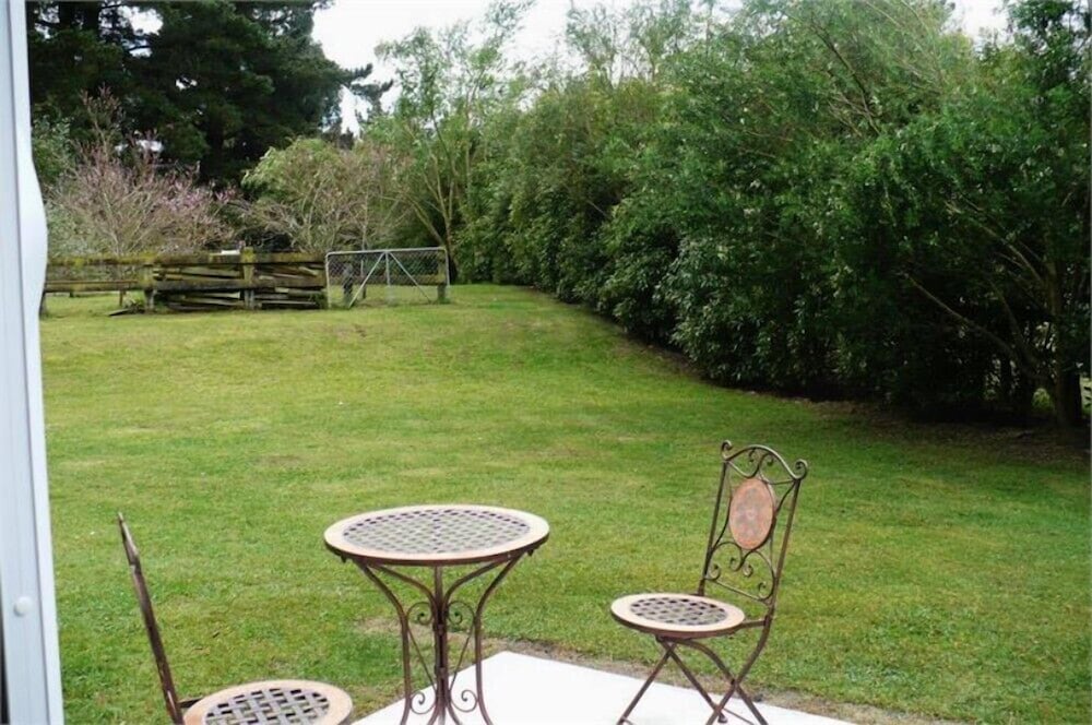 Christchurch City & Country Cottages - Nut Point Cottage