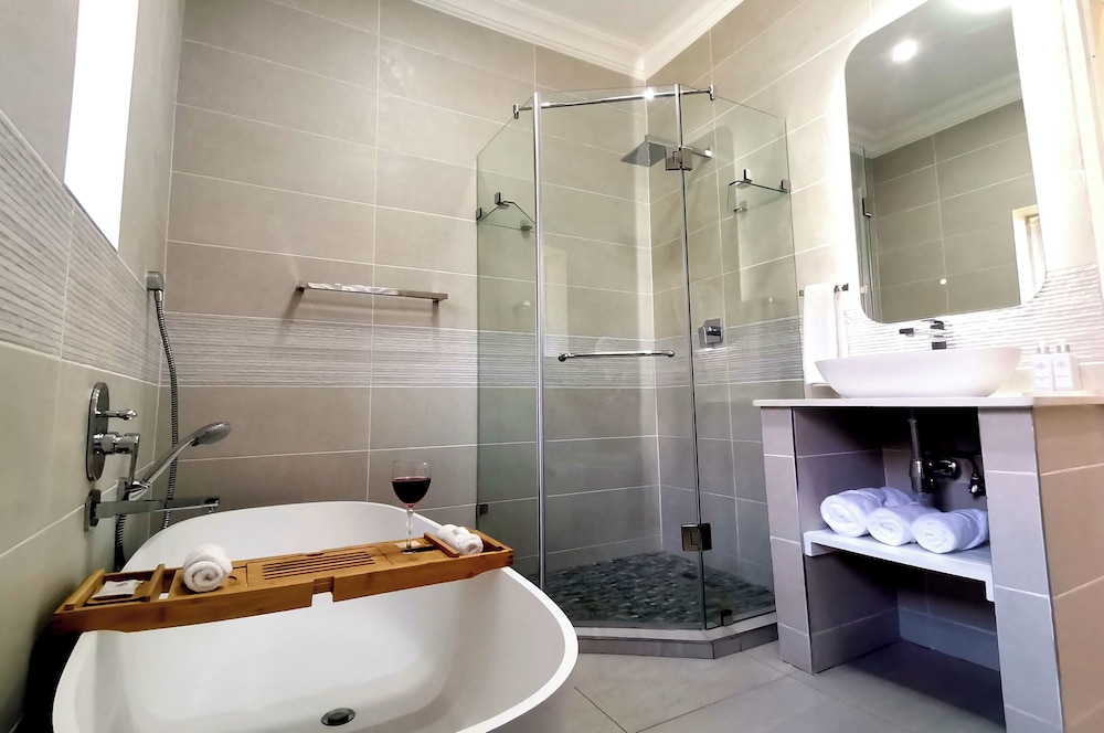 Royal Ridge Guest House and Apartments