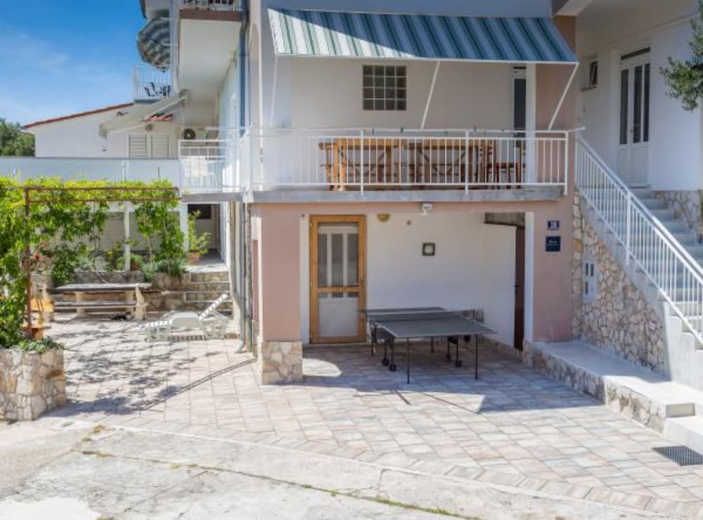 Cozy Seaview Retreat A & M Apartments