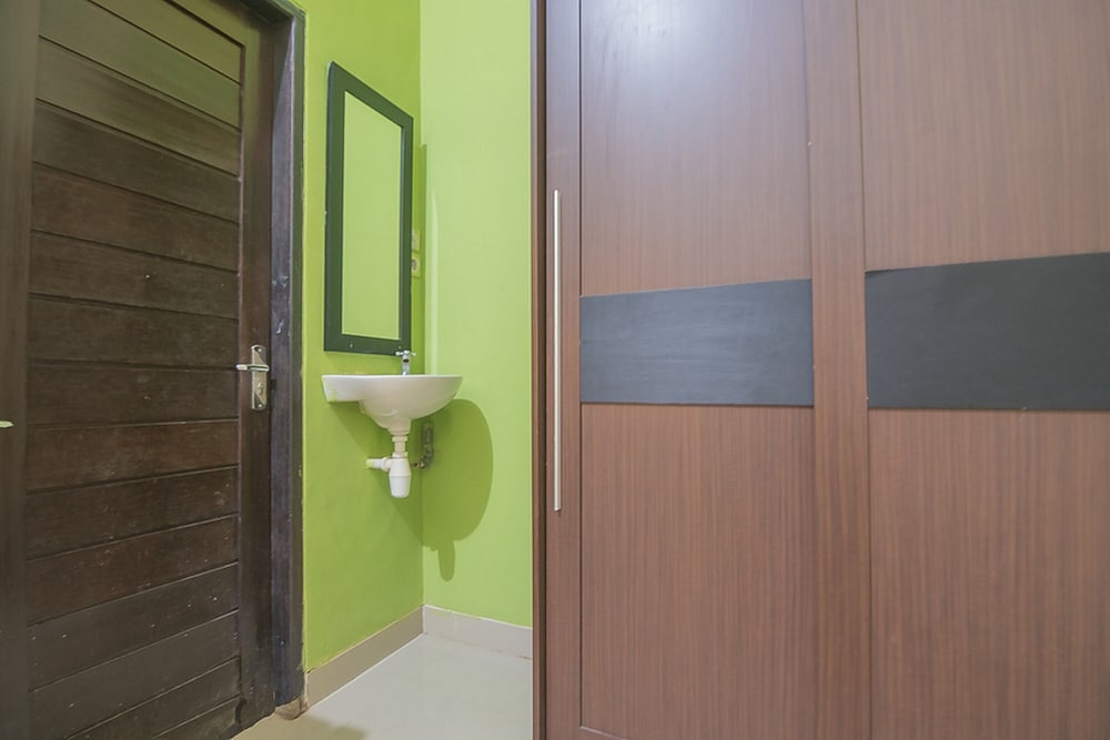 RedDoorz near Living Plaza Balikpapan 2 view 5