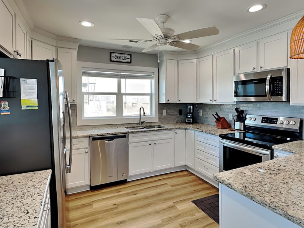 Sea Paradise Cottage by Topsail Realty