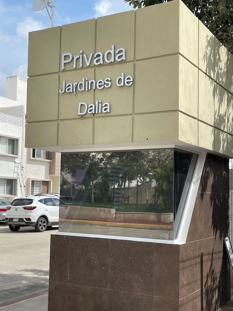 Casa Jardines de Dalia