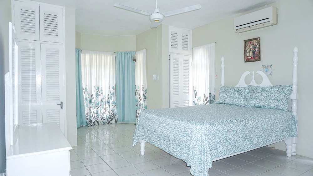 Mira Bay Apartments