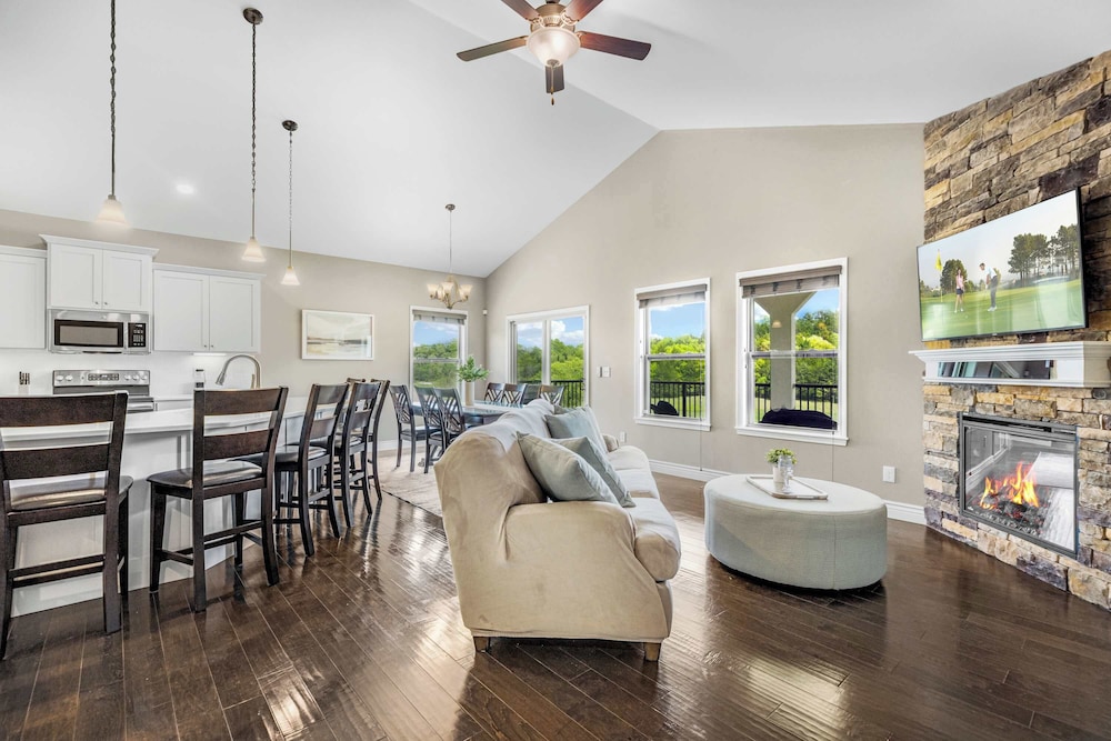 Fairway Lake Retreat