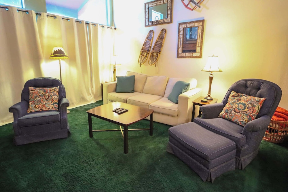Family Fun Condo Stay for 6!