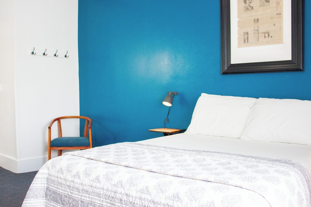11th Avenue Hostel