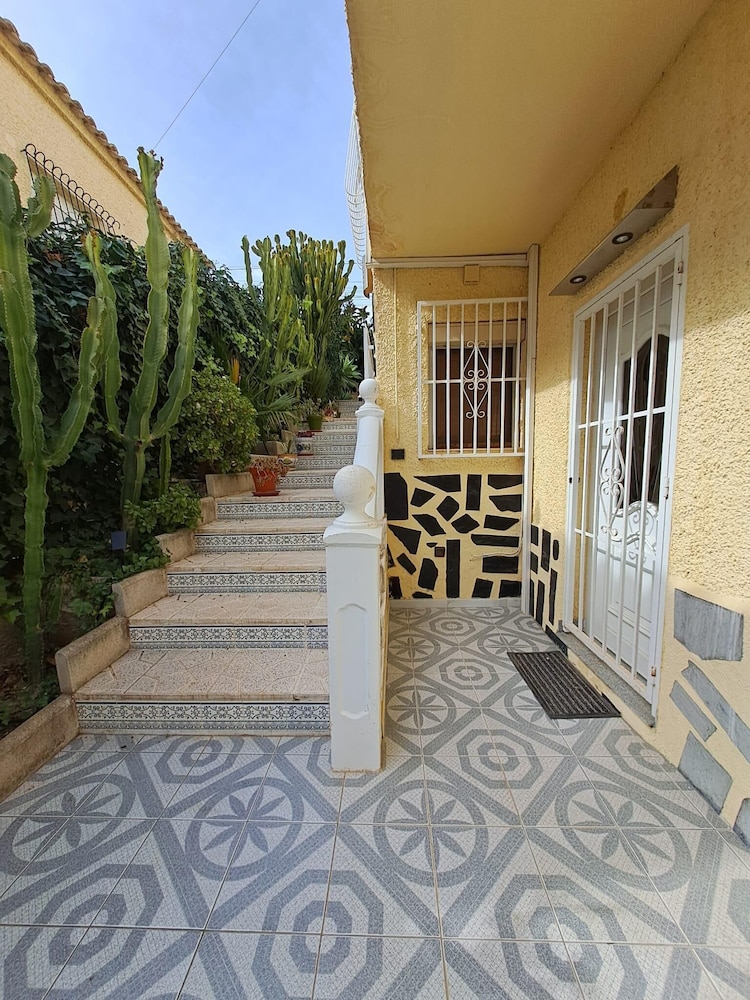 La Marina Oasis, 2-beds, Sleeps 4, 10 min to Beach