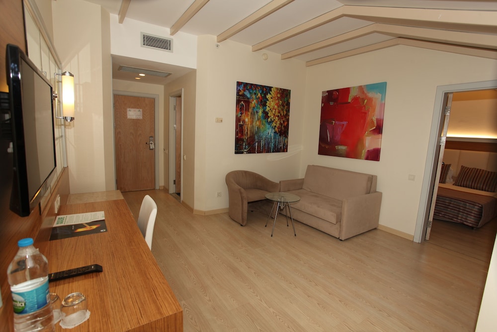 AQI Pegasos Resort