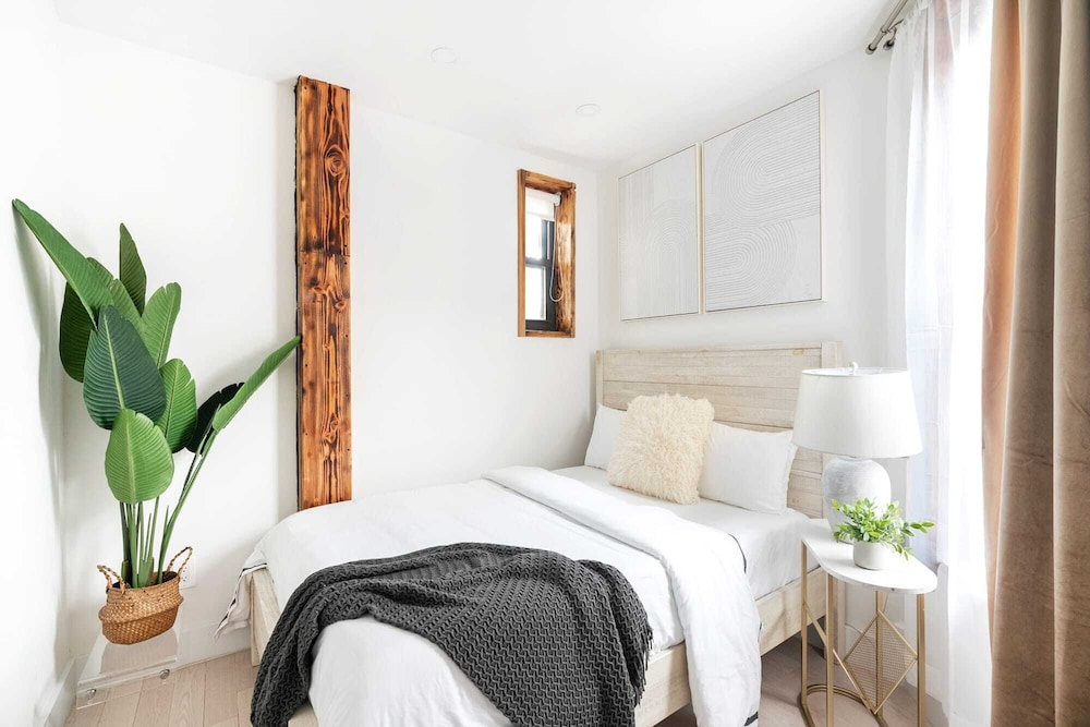 48 Midtown West Apt