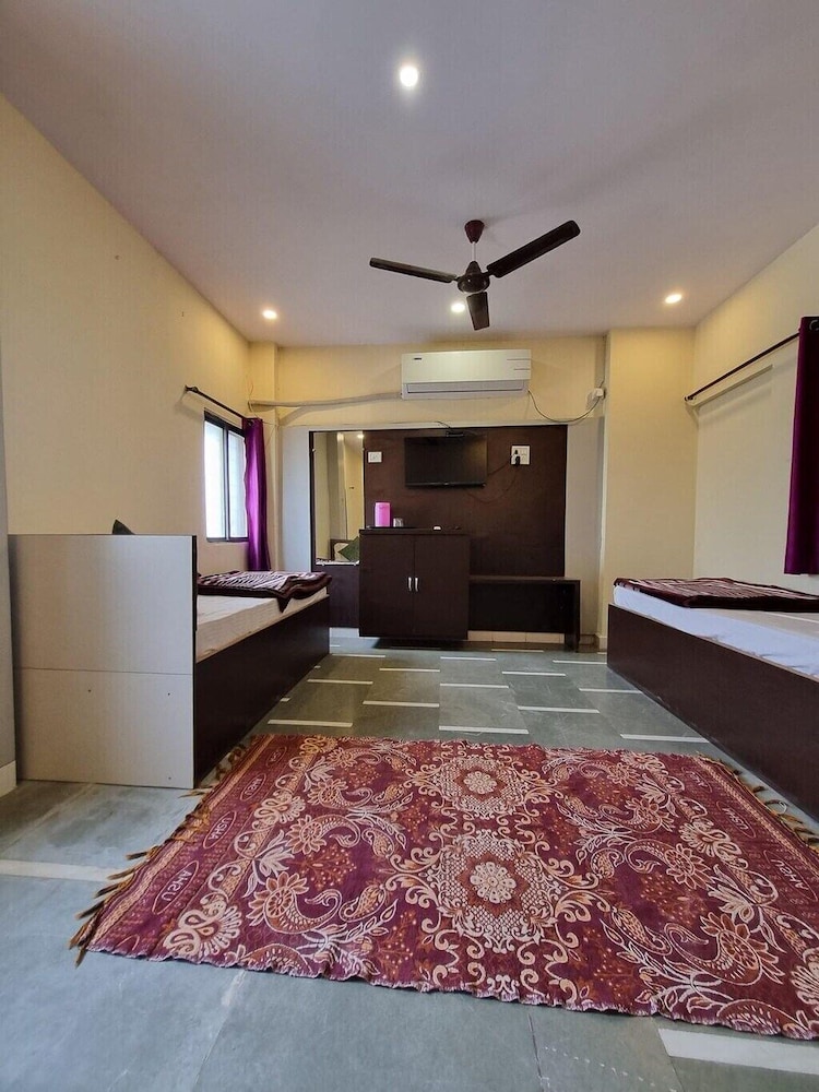 Hotel Shree Shivtam