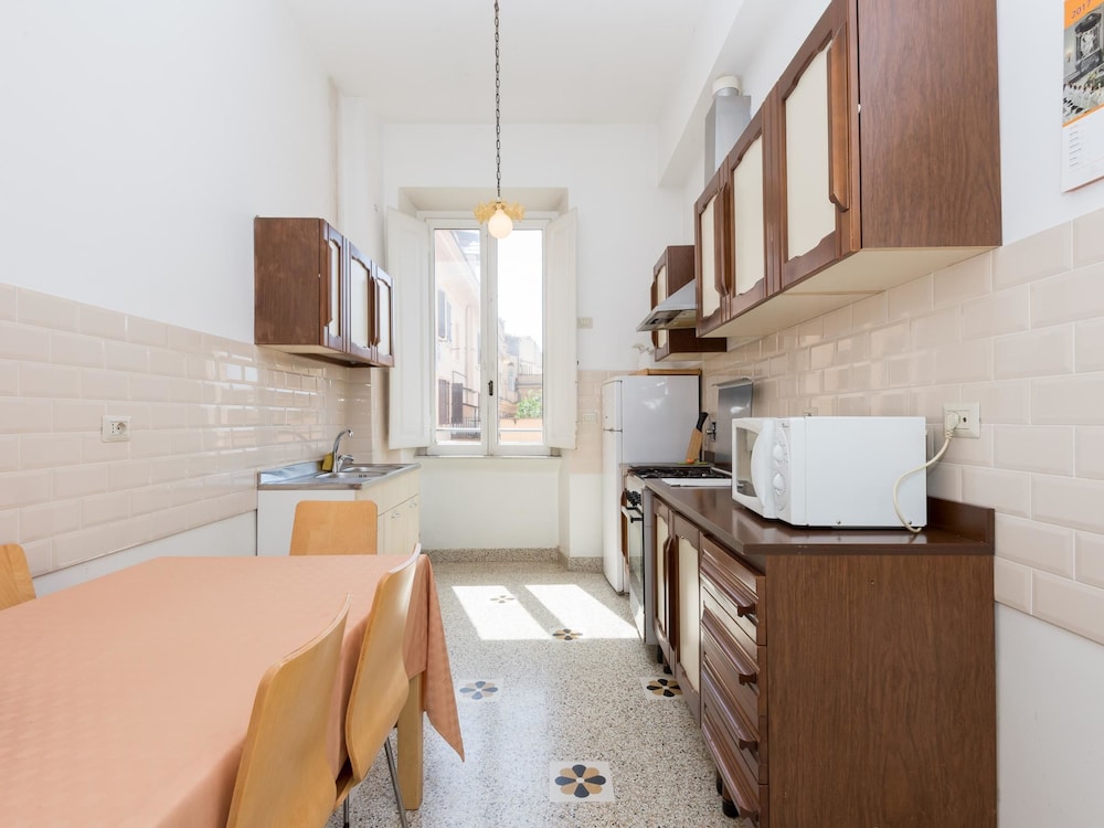 RSH Vatican Comfortable Sunny Apartment