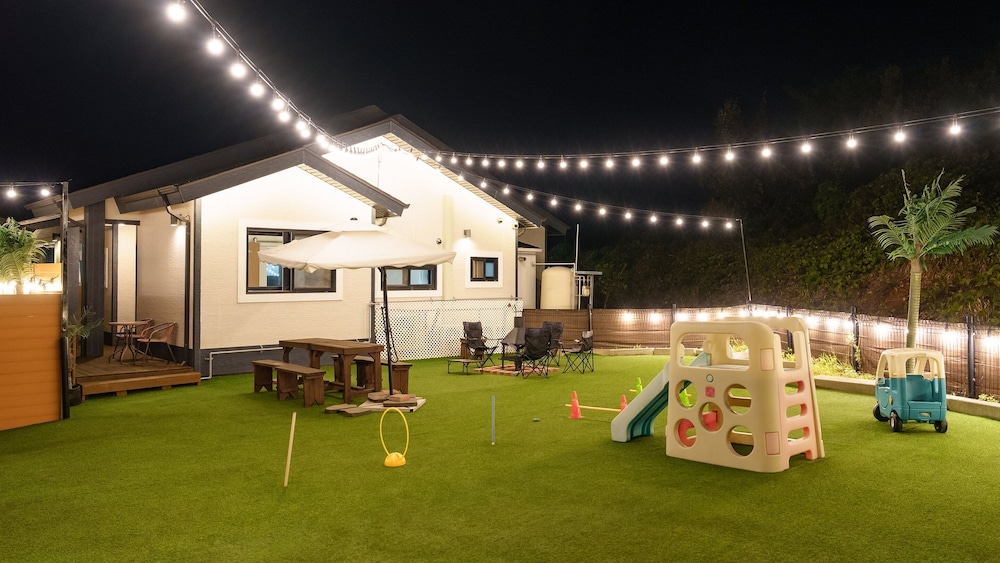 Taean Holy Dog Pool Villa
