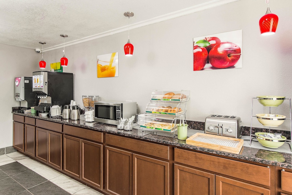 Quality Inn - Property Image 6