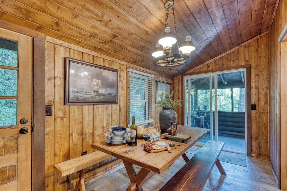 Riverwood Gatlinburg/pigeon Forge Cabin w/ River Views