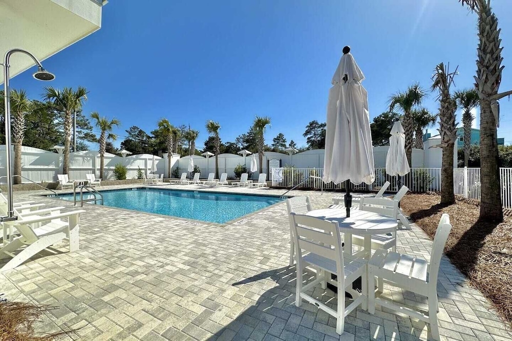 Nacho Beach House by Avantstay Inlet Beach Sleeps 10 + Pool