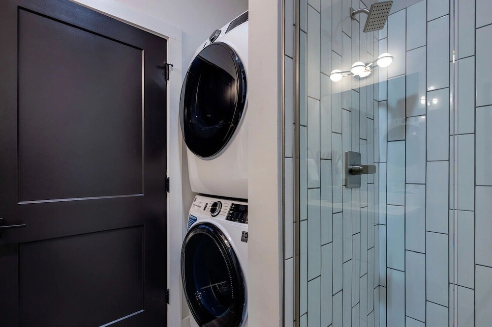 The Odyssey Apartments – by AvantStay Designer Stay in Midtown