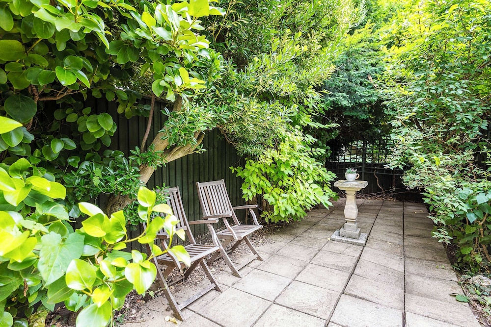 outdoor bbq area